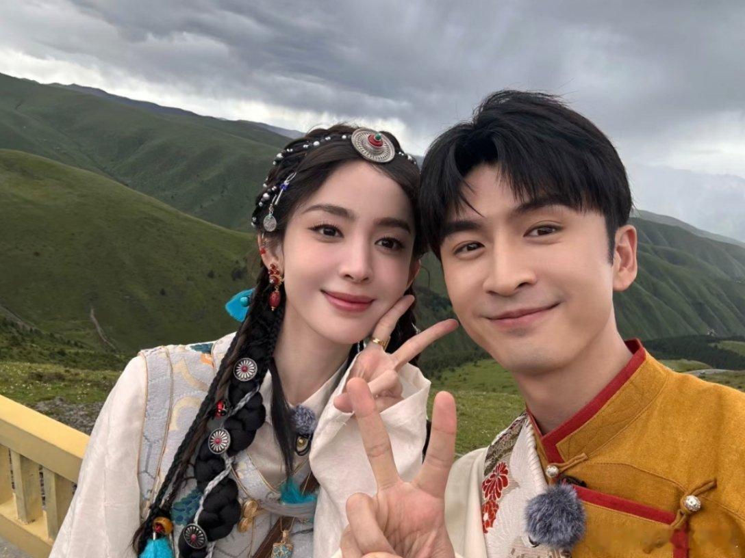 张云龙娜扎偷偷藏不住  张云龙镜头里的娜扎 张云龙娜扎你俩早就偷偷藏不住了吧[笑