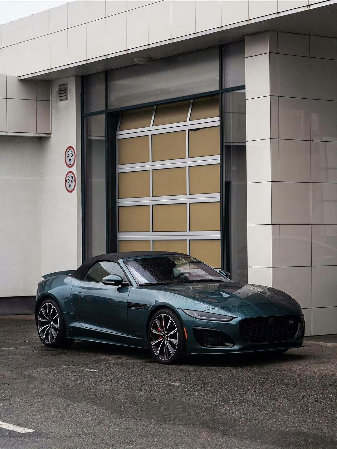 捷豹 F-Type Convertible R75 