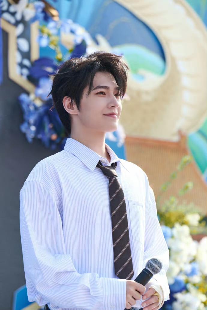 别让昨天的遗憾，消耗今天的勇气。新的一天，带着热爱出发，哪怕只是迈出一小步，也是