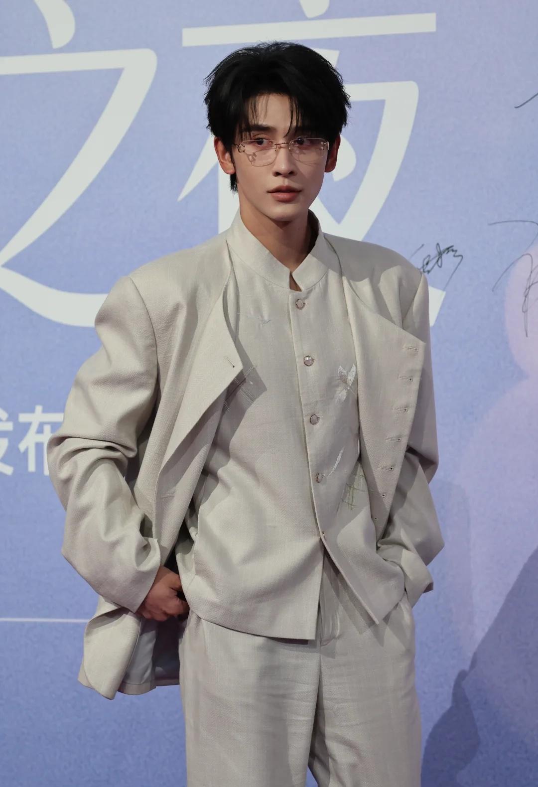 申浩男
申浩男