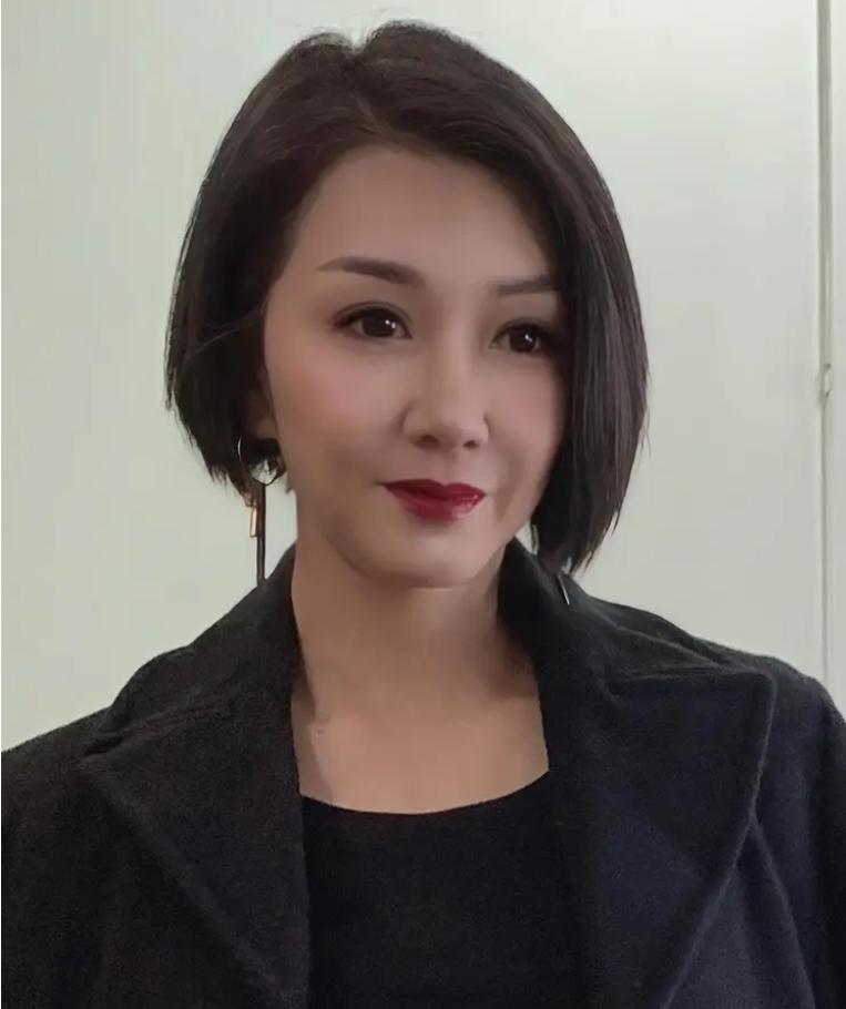 从三级片艳星到广州老板娘：一个女儿用皮肉苦力，买断了父亲的命
娱乐 明星