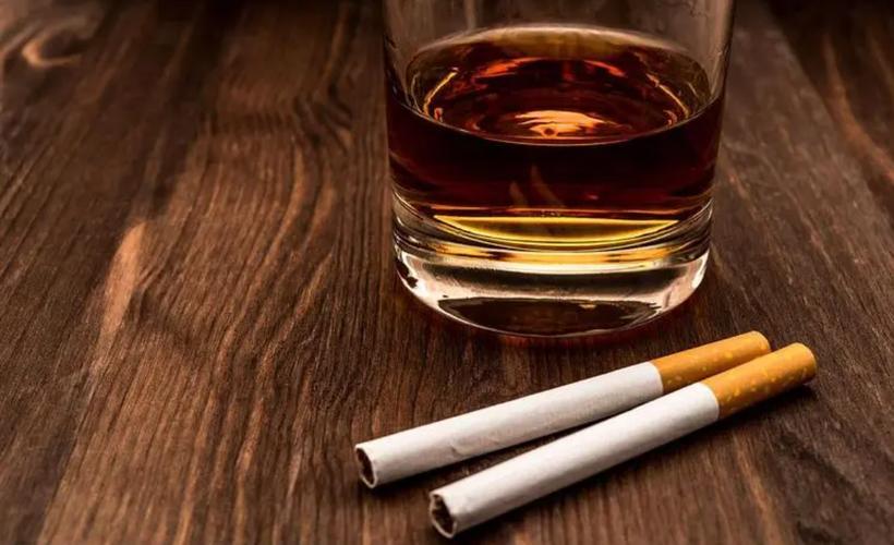 上联：江山不老。诚邀下联？烟酒都要
