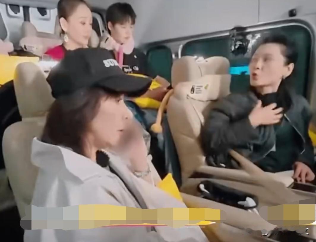 【何赛飞爆料有演员整容整到认不出来】  

何赛飞最近在采访中爆了个猛料：她多年