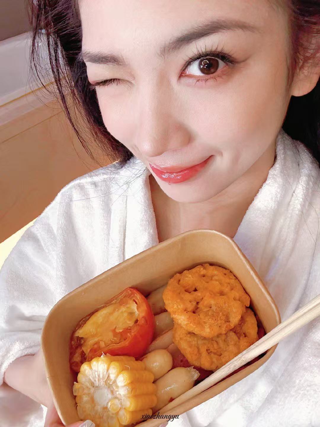代露娃高三时离家出走一个月特别懂代露娃的心境！独生女的成长总是好坏加倍，父母严苛