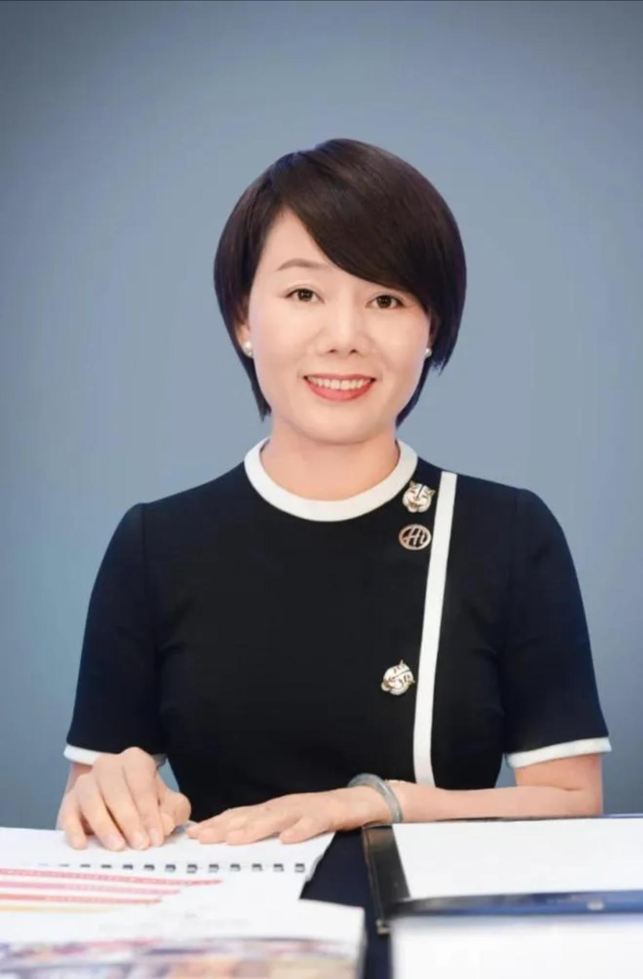 特海国际发布公告，宣布杨利娟辞任公司执行董事兼首席执行官职务。接下来她将加入海底