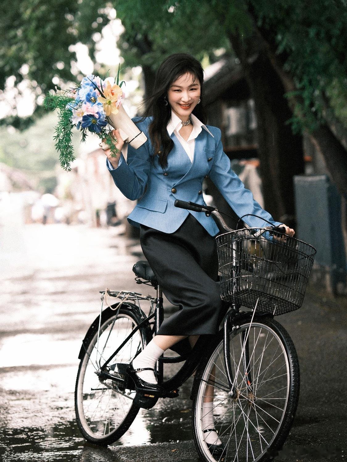 金靖 繁花妈呀，才知道金靖演了《繁花》，但被全部剪掉了……这么有生命力的女演员，