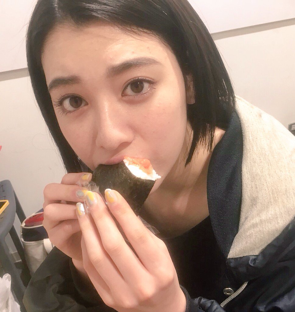三吉彩花 