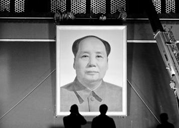 1976年毛主席弥留之际，看到叶剑英时双眼突然睁开，做了一个怪异的动作
1976