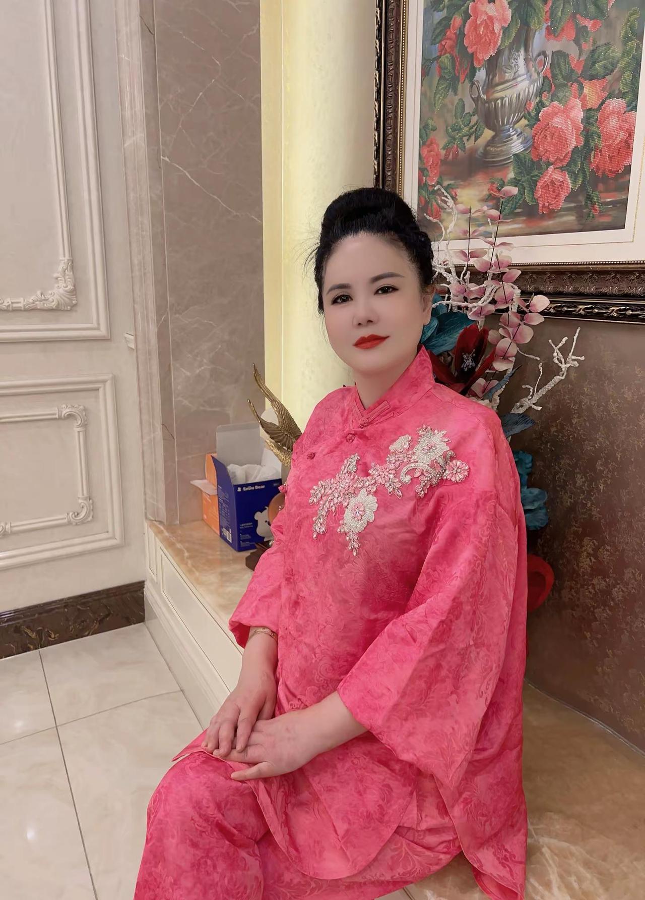相由心生，万般样貌，皆是心念的投影，心有山海，面容便自带清风朗月