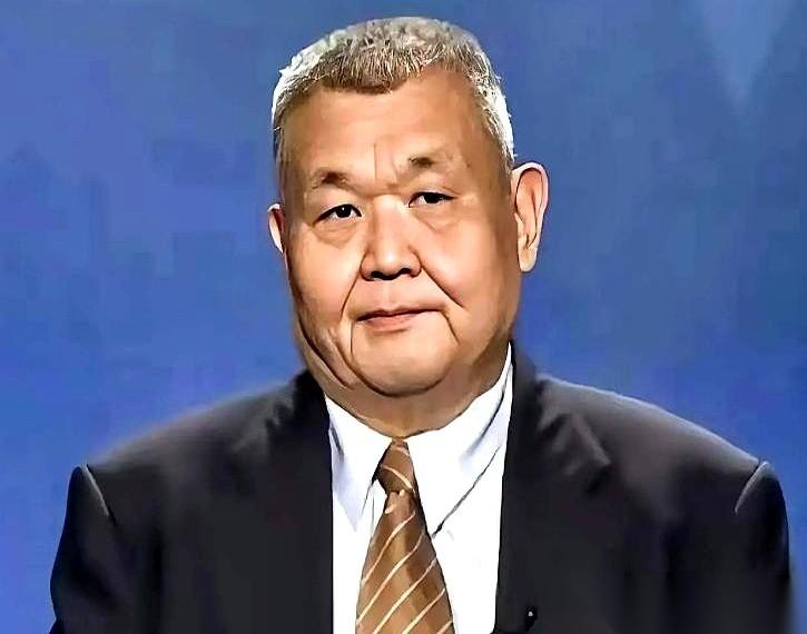 一个 70 多岁的老头，突然站出来给国民党扔了颗 “深水炸弹”。

这个 70 