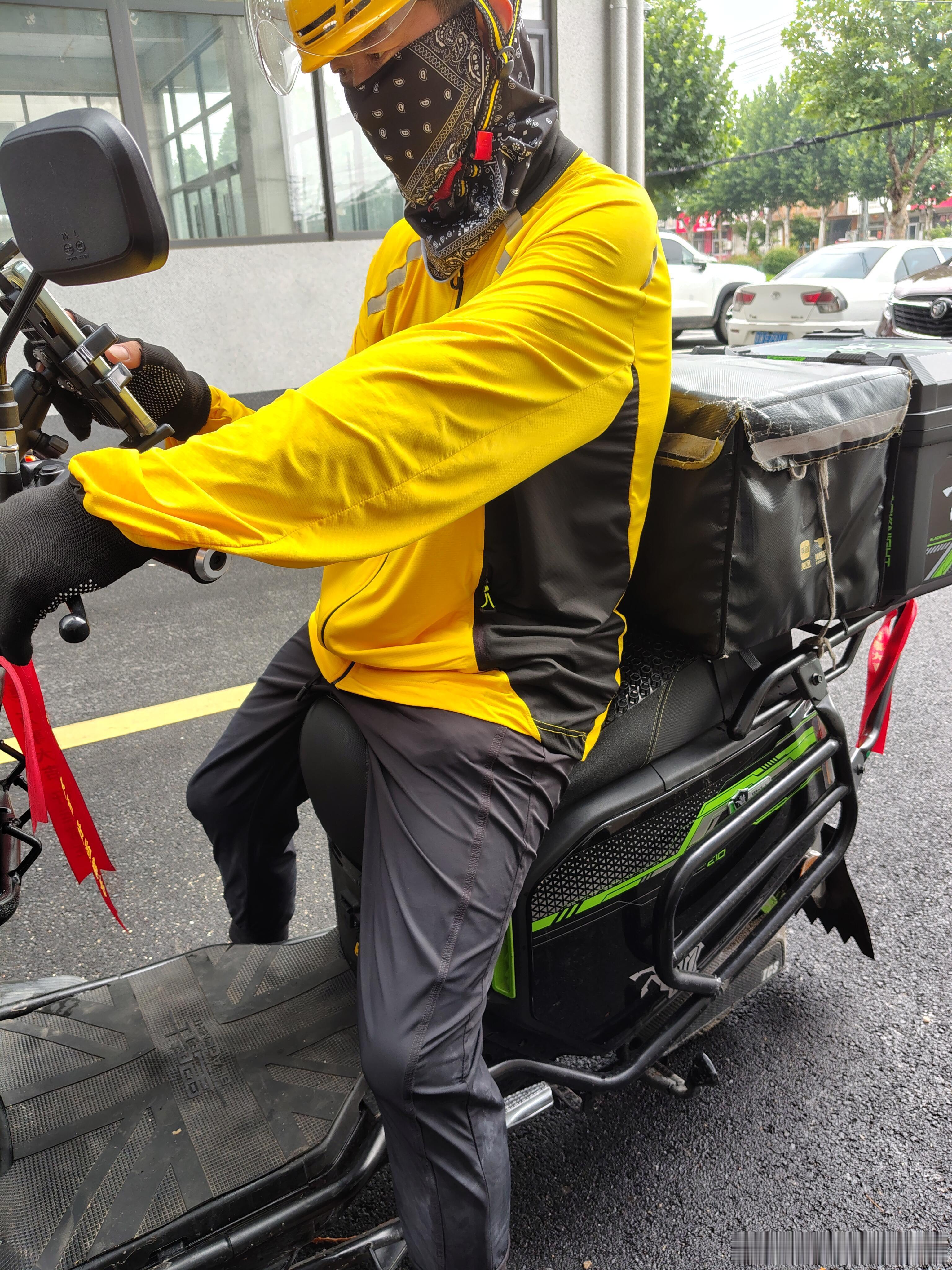 生活缝缝补补，路上风雨无阻 