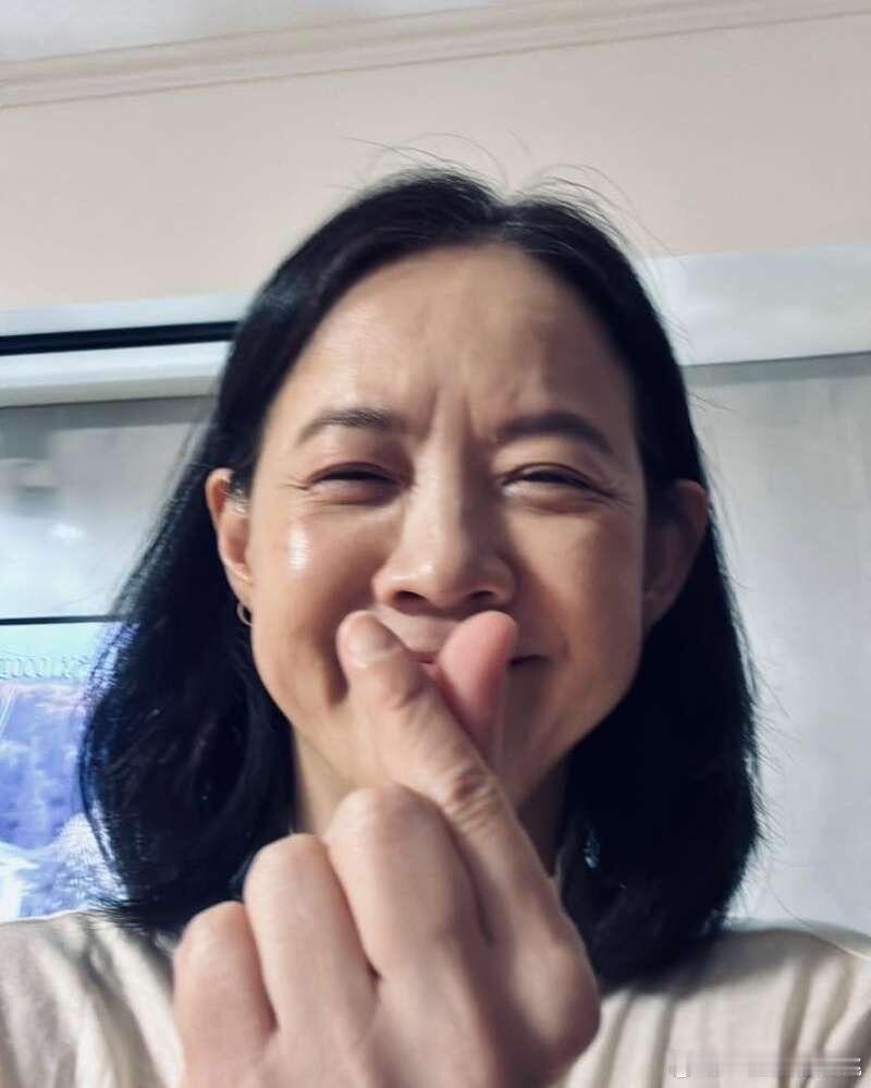 曾宝仪发文庆祝自己 53岁生日，一晃眼啊……感觉记忆力还停留在她跟小s的感情大战