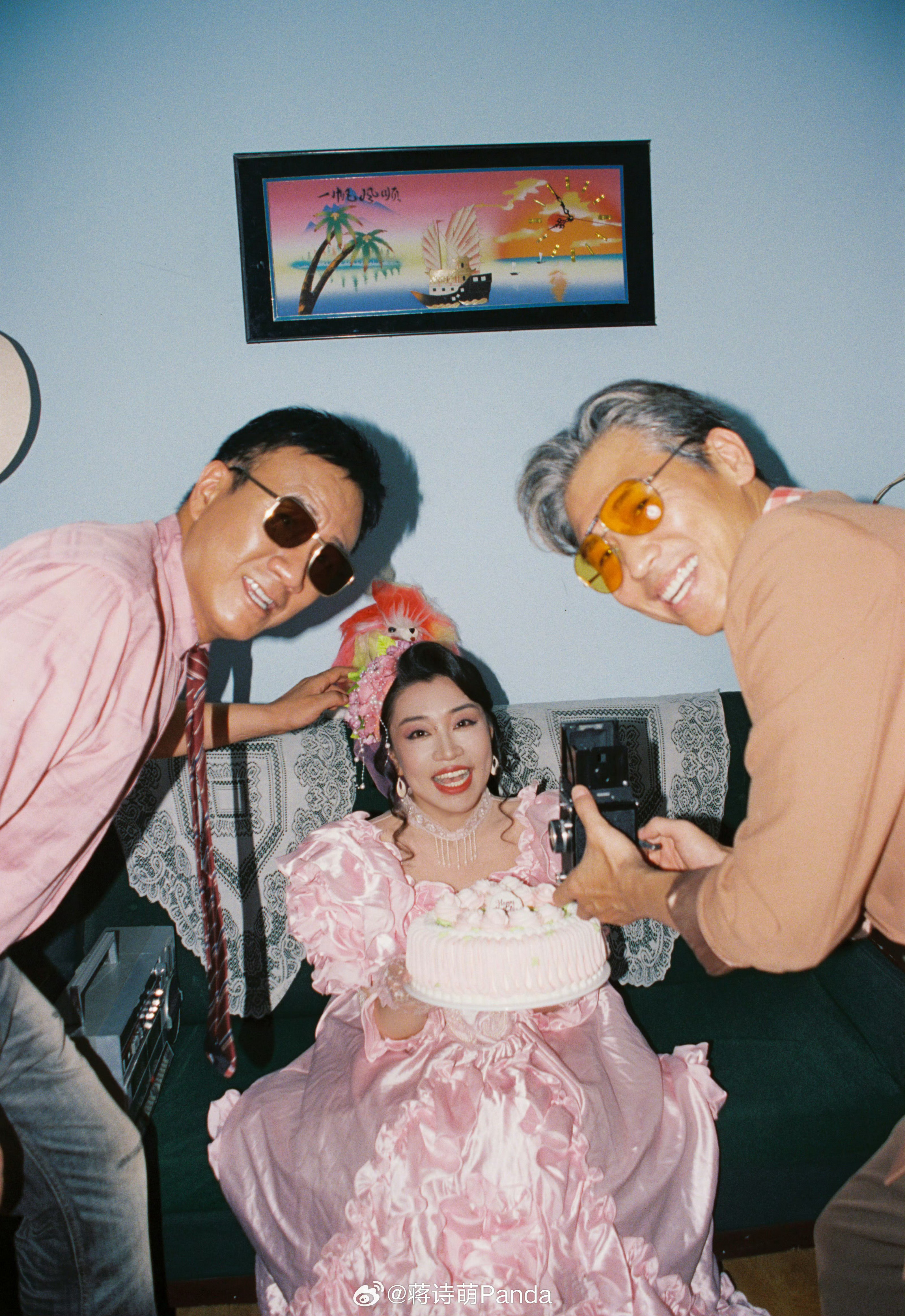 我赌军哥今天一定会上线，祝萌萌生日快乐 ​​​