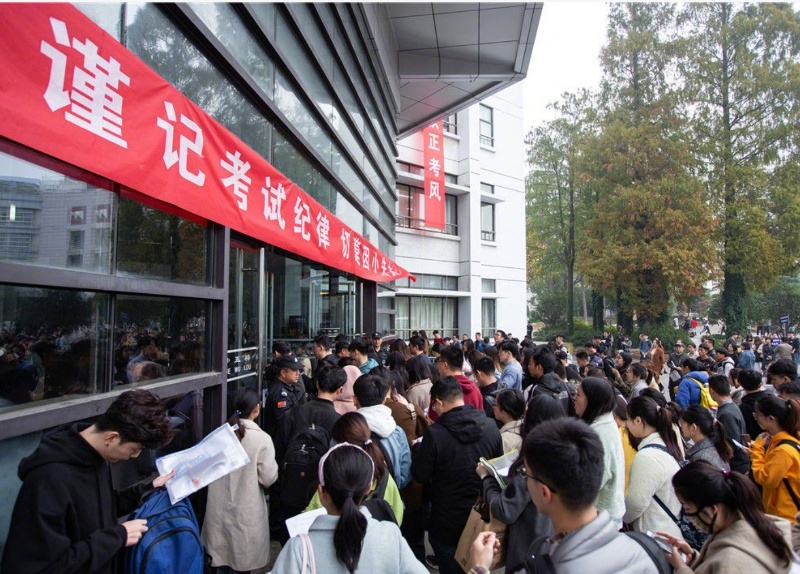 #易定宏建议年轻人不要把考编当退路##有多少职场人把回家考编当作出路#我觉得，很