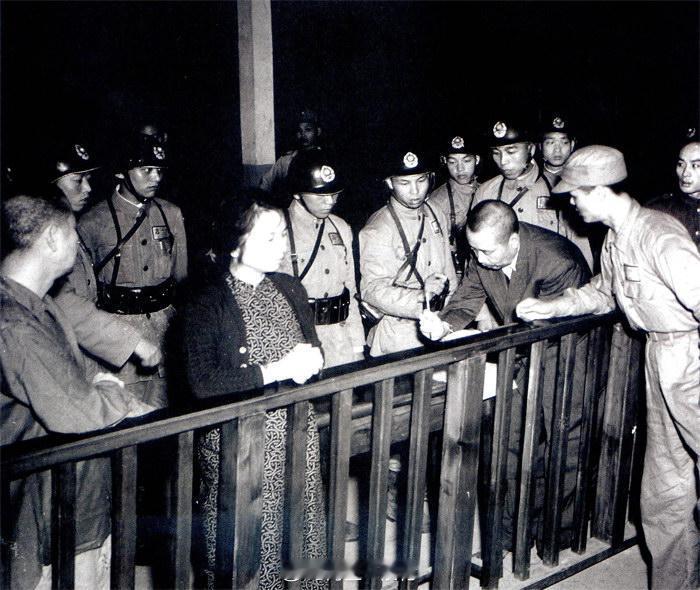 老蒋身边的“余则成”1950年1月中，中共台湾省工作委员会书记蔡孝乾被捕，国民党