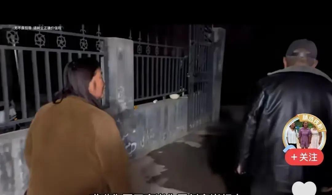 阿杜爸突然撂挑子，4月4号硬要回王家岗老屋住，阿杜拦都拦不住。
直播间里李佳红着