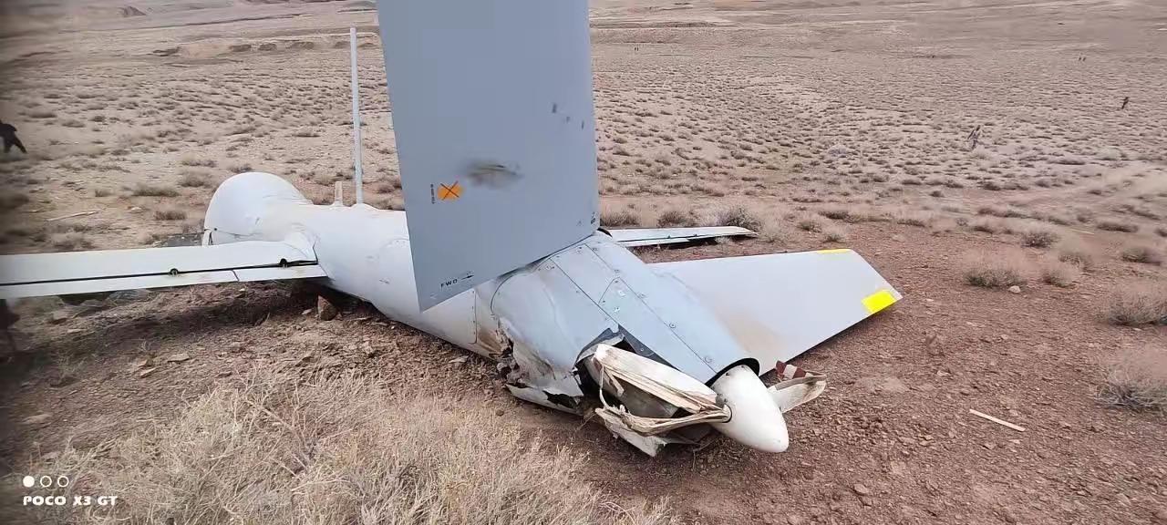 伊朗境内发现的以色列赫尔墨斯900无人机及其携带的空对地导弹。