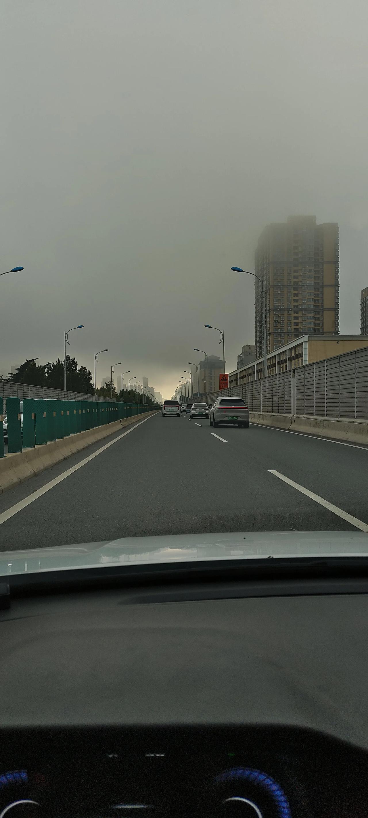 最近老在网上看到做无人仓成人用品的广告，有没有懂的，是不是骗局，打听了一下费用都