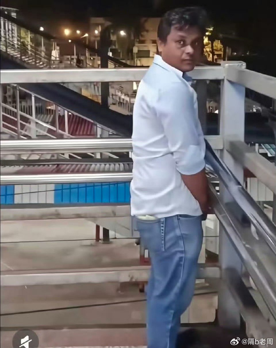 走到哪拉到拉的三哥。 