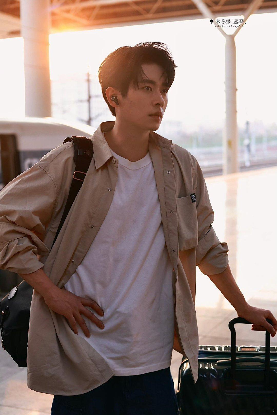 《京洛再无佳人》男主🍉吴磊，之前传过丞磊、丁禹兮，这部剧也算传过好多流量了，s