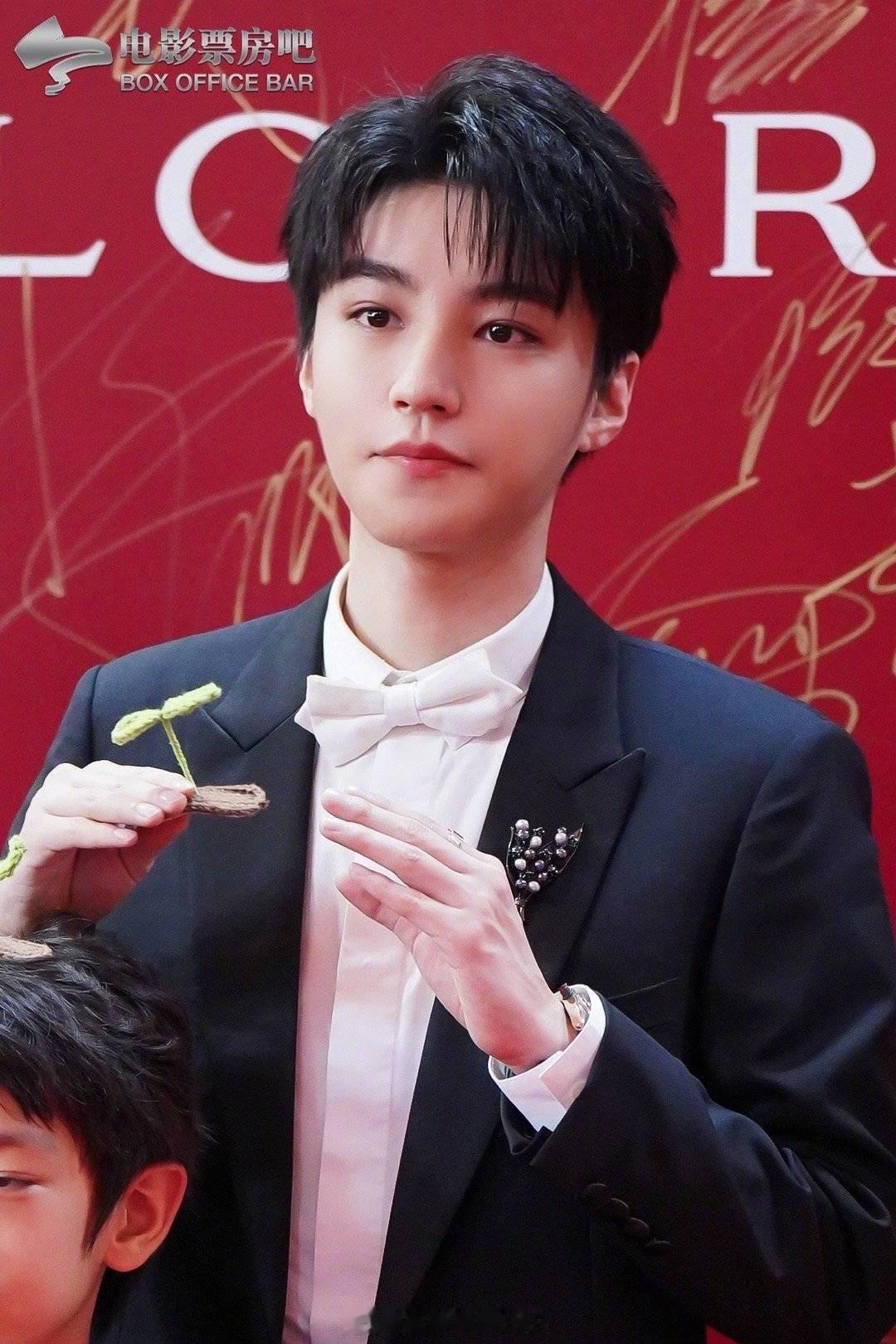 焕蓝梦想基金  “我会攒一些关于浪漫的碎片，然后拼起来送给你。”𝓘 𝔀𝓲?