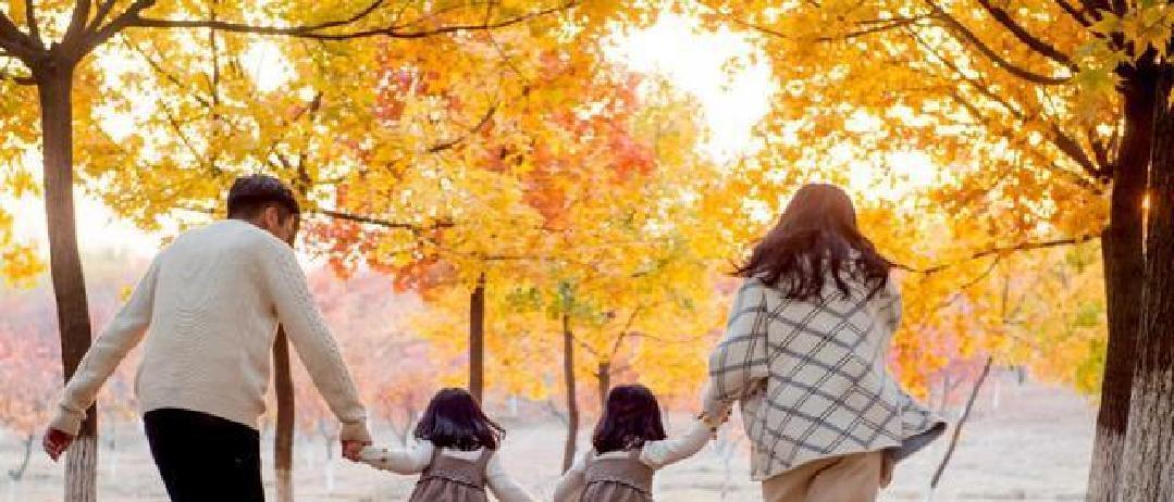 说说，现在这育儿界，不是“报恩娃”就是“佛系妈”，搞不清这些标签是啥意思。我呢，