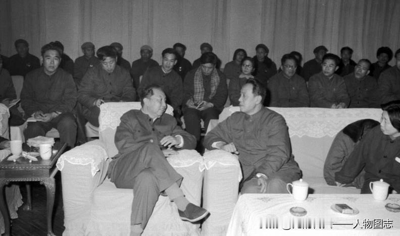 华国锋等同志在同首钢党委书记周冠五等负责人，以及先进工人和先进工作者座谈时，特别