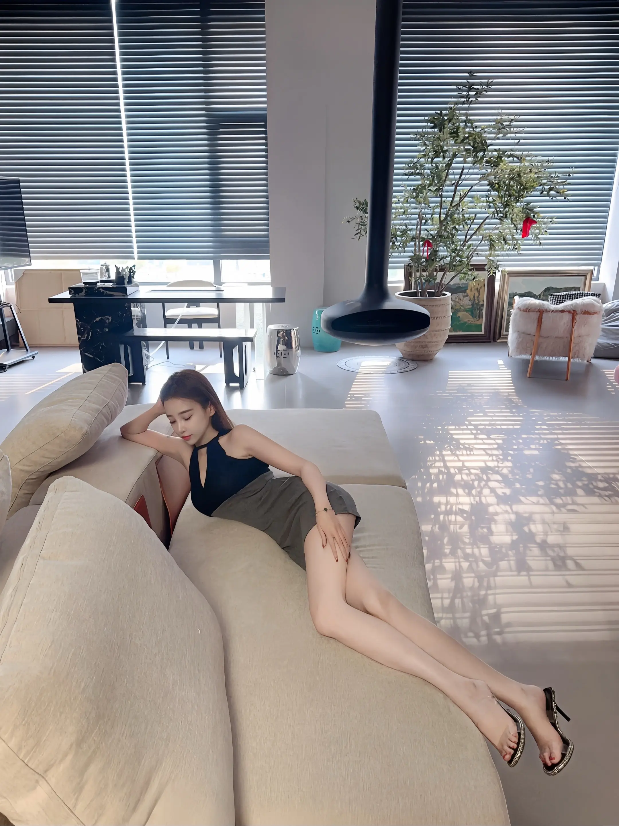感情如花期：翻篇后，枯萎的爱再难重生。总有人对现任百般挑剔，沉溺于前任...