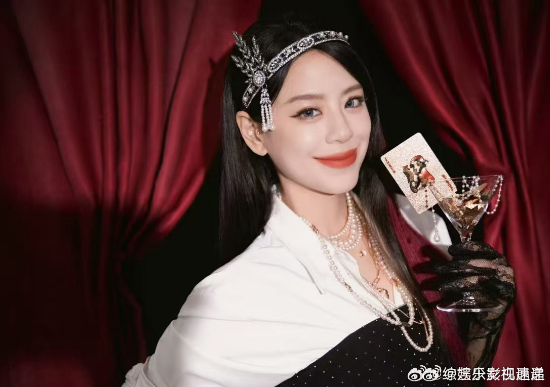 谢娜说江语晨是进步女一默默抓住空余时间苦练薄弱环节，江语晨不曾辜负任何一场舞台，