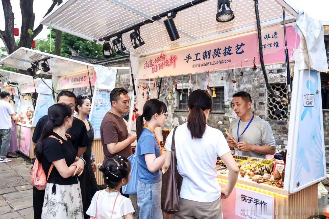 让文化遗产走进普通人生活苏州这场消夏市集真的超出预期！四大片区集齐全国百项非遗，