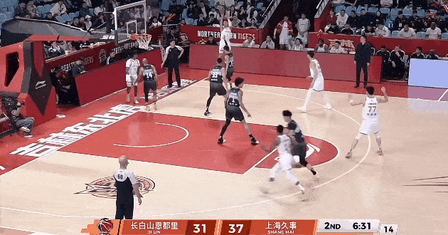 李添荣这大跳投，直接把吉林投懵了！上海队外线杀疯了🔥
 
谁还没被李添荣这几记