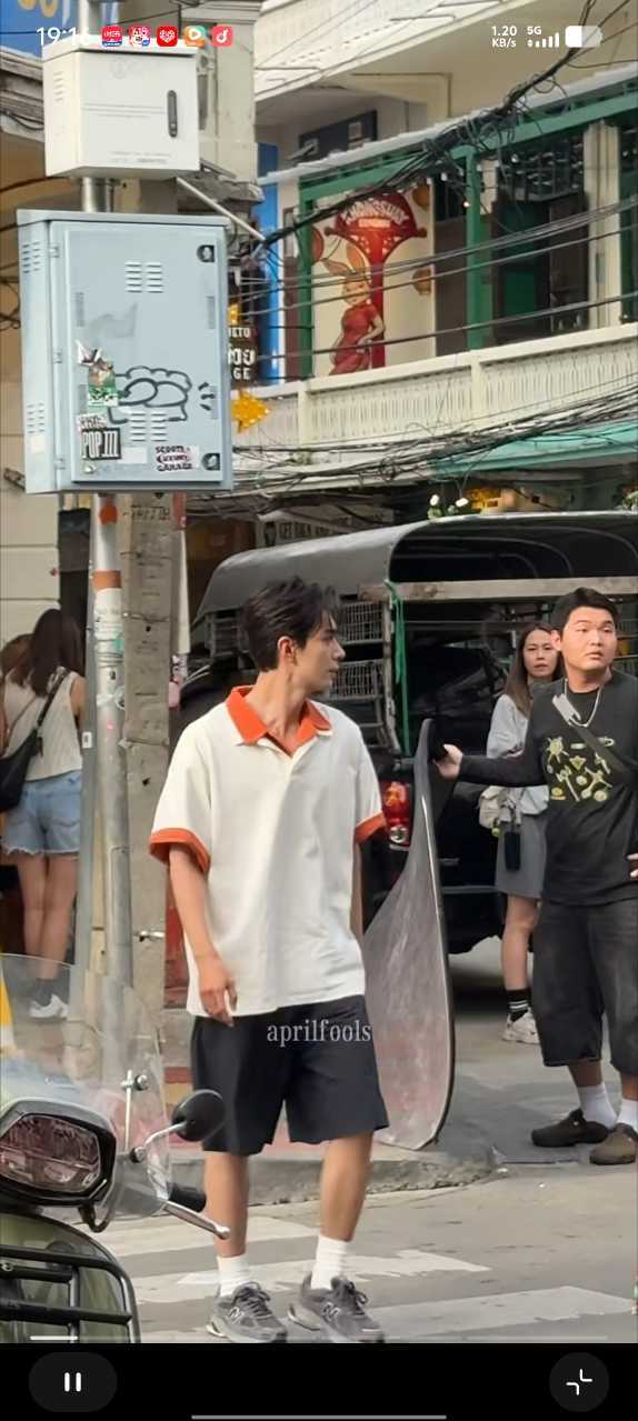 陈星旭在泰国被路人偶遇了好生的图，好帅的一个人