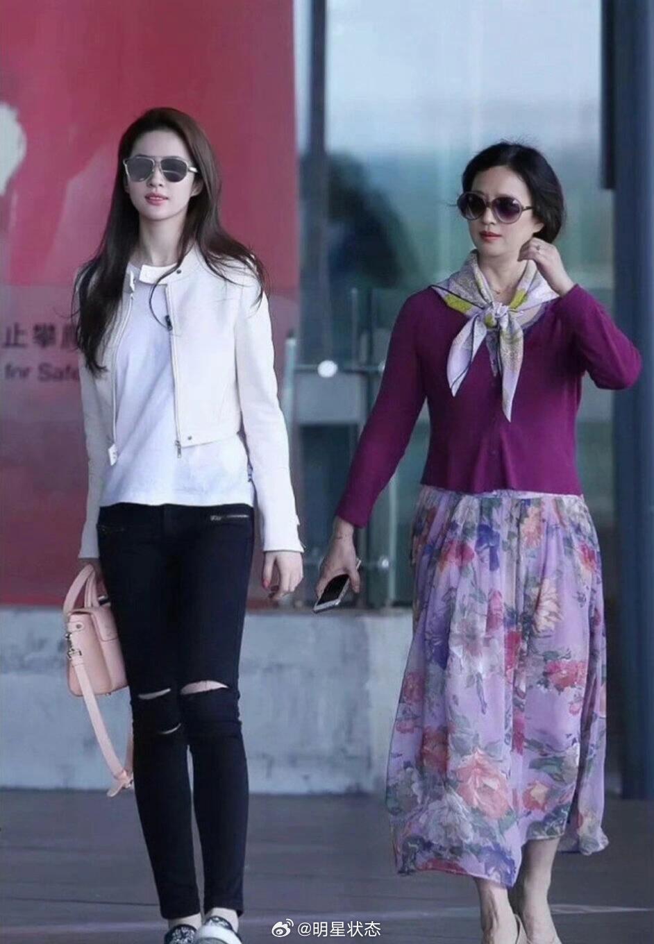 神仙姐姐的妈妈也是神仙啊～太美了真是漂亮基因的延续啊 ​​​