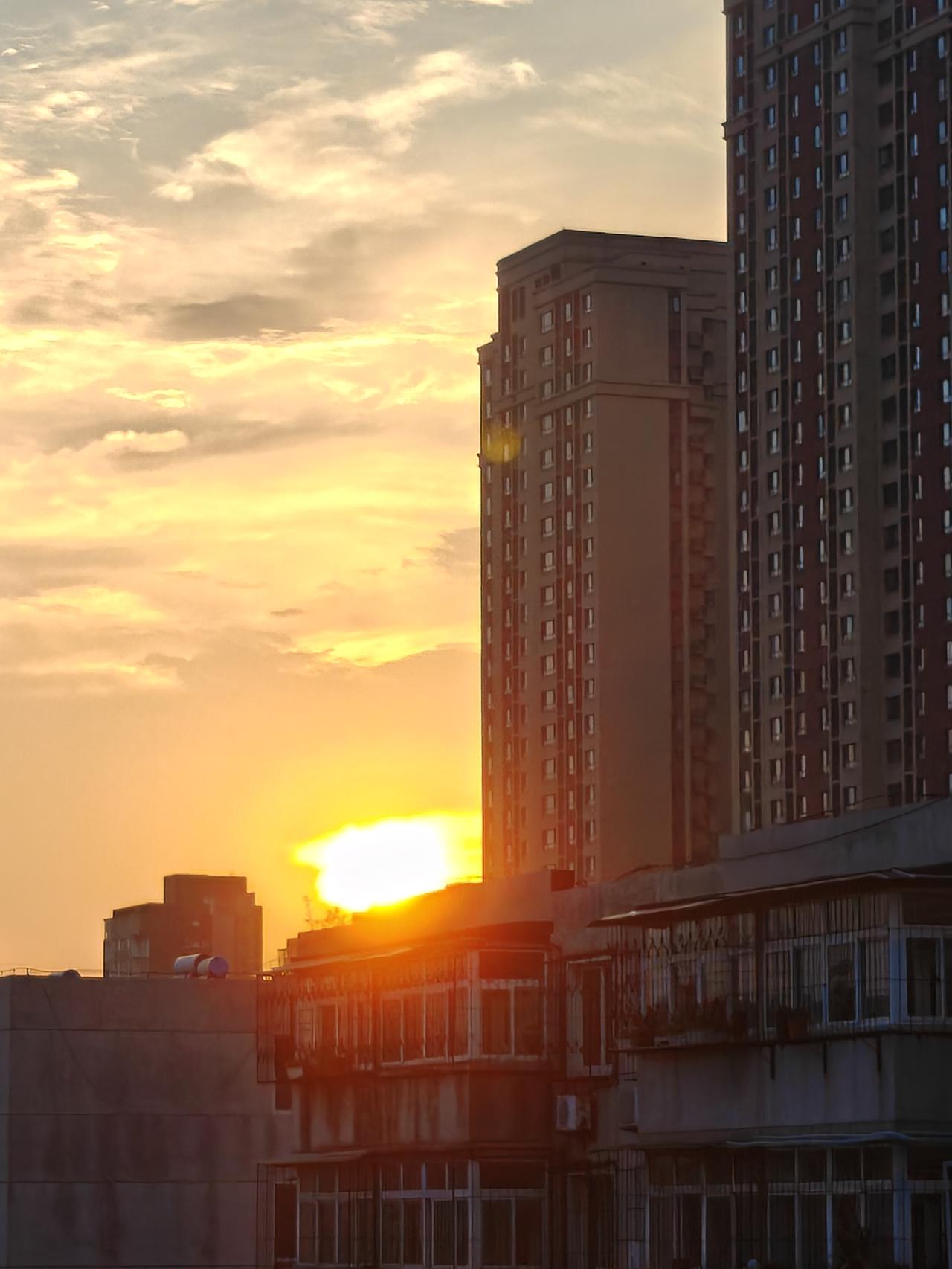夏日生活打卡季晚霞似火