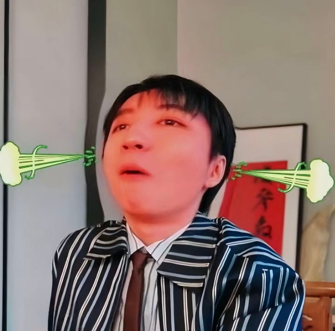 中餐厅成王俊凯打歌平台 能看出来俊凯回归给这个中餐厅开心坏了，什么雷霆特效全部都