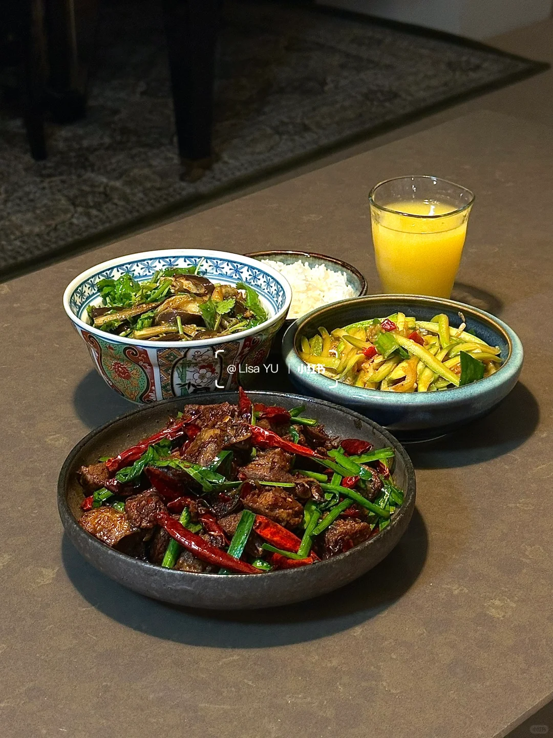 晚餐｜香辣红烧牛腩🥘｜炝炒西葫芦｜手撕茄子