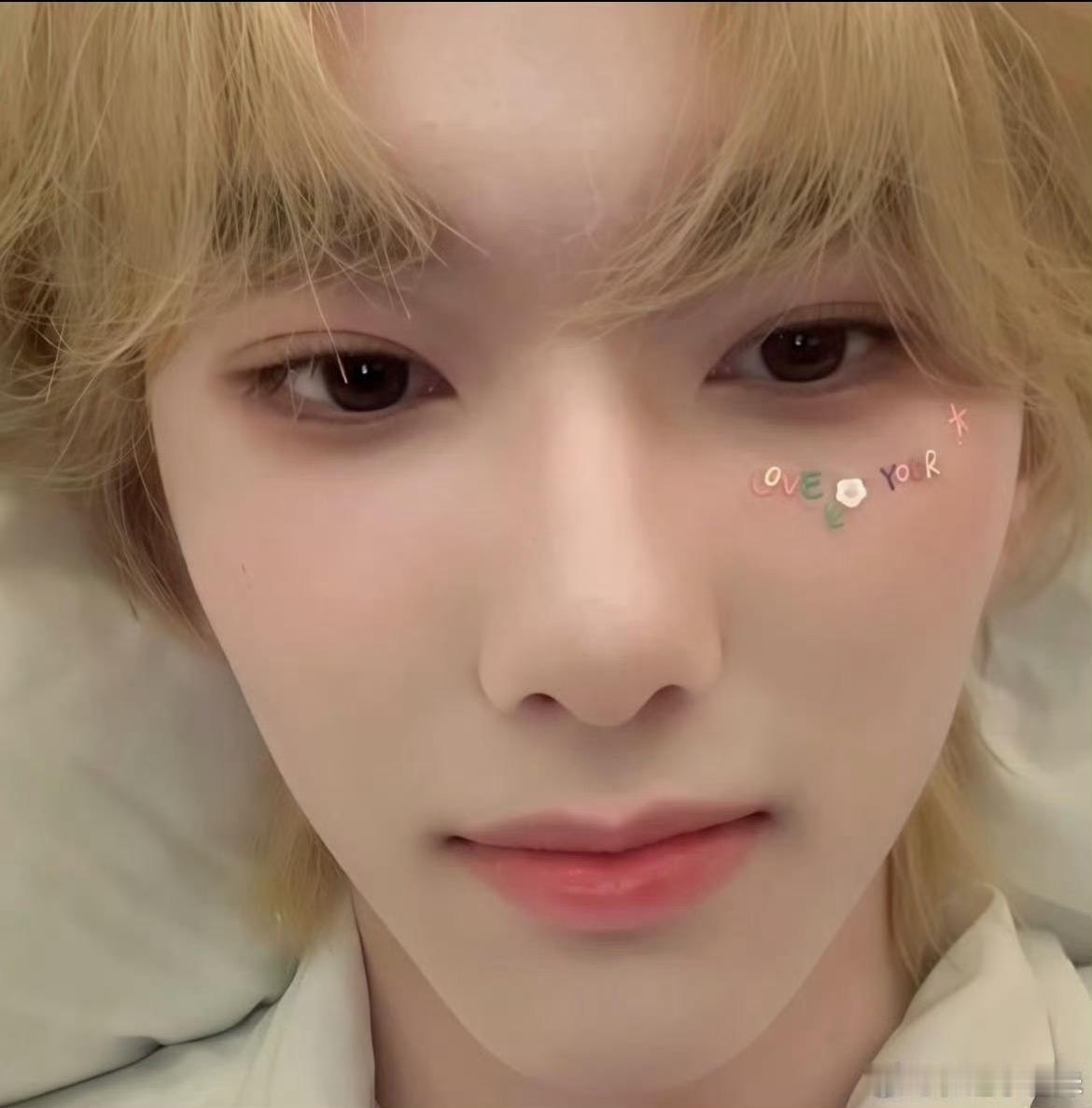我媳妇撒娇怎么这么阔耐，宝宝贴纸hhh宝宝还很小出来工作经常想宝宝 