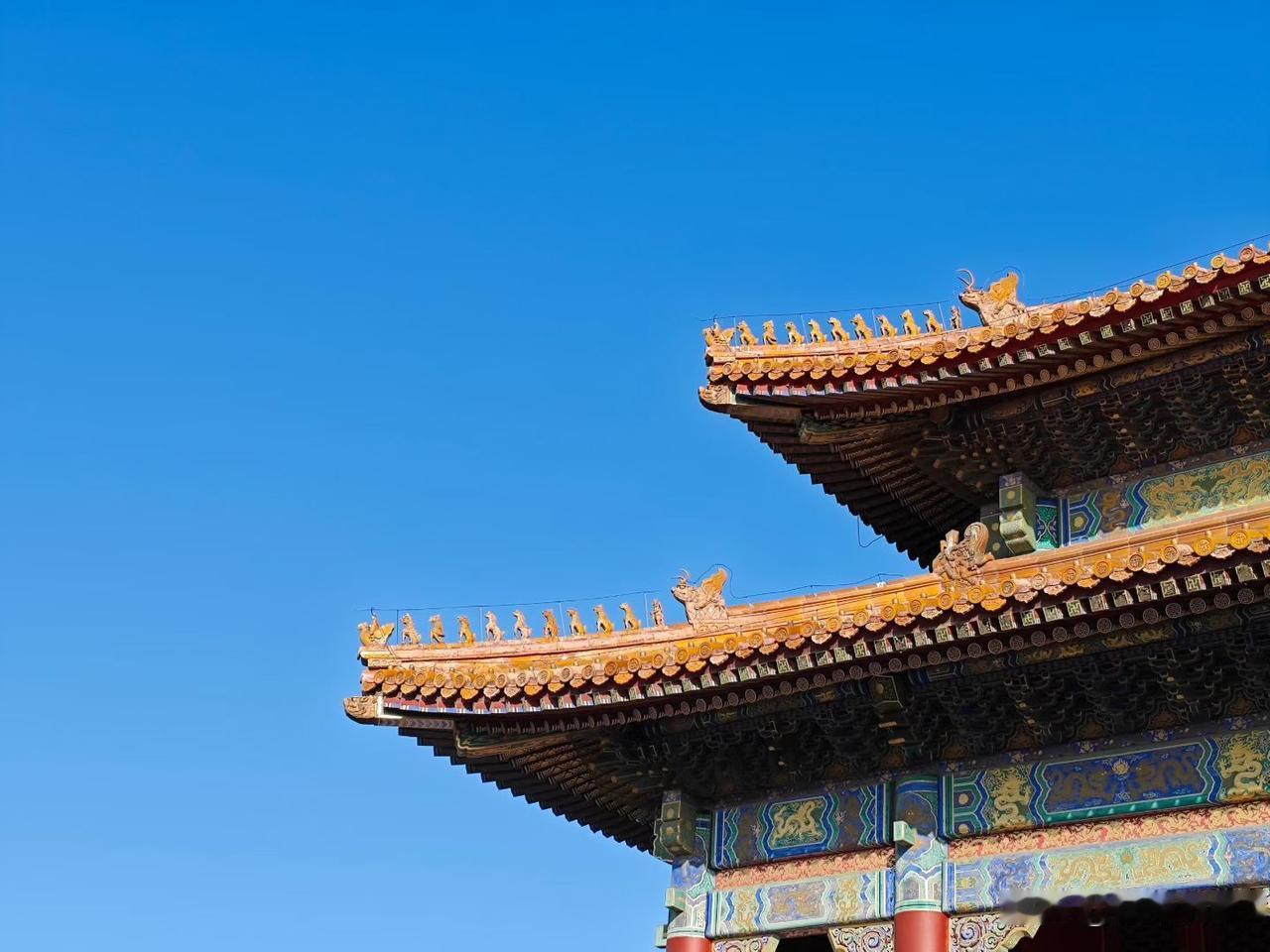 就是这样的红墙金瓦缔造了一个王朝的兴起与衰败，终究在“三民主义”的影响下结束了几