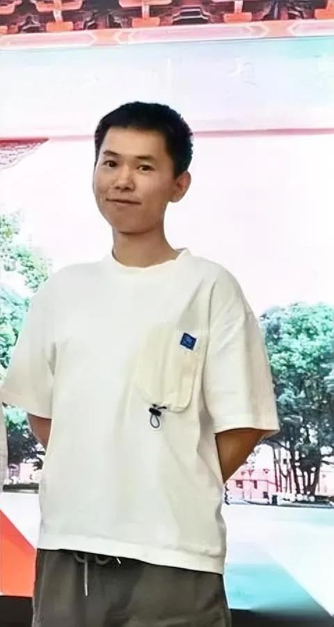 博士雪山失踪第12天！

搜救队还在刨30厘米厚的雪

谁能想到，这个背着发白双