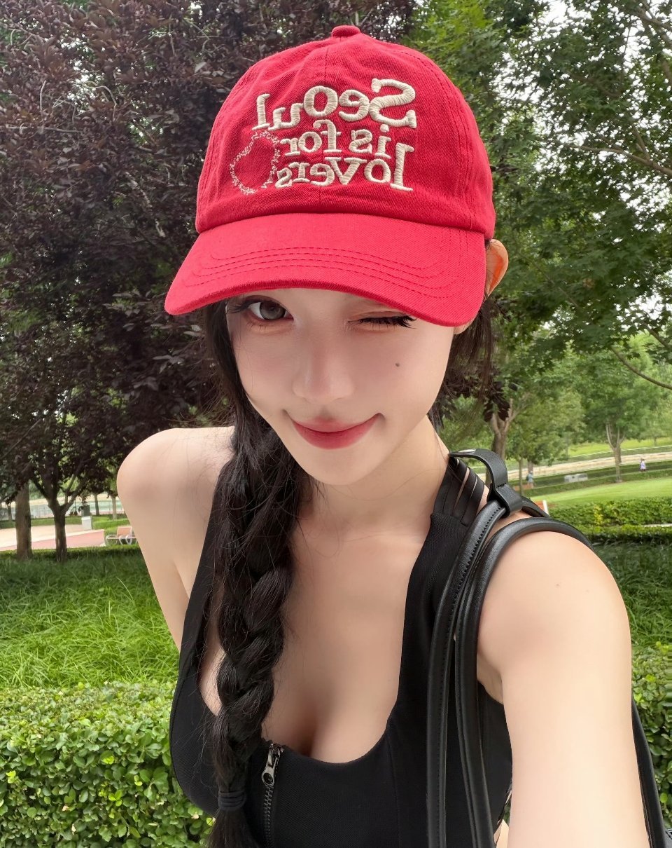 思慕社字母 生活终究不是诗，更多时候是写了一半就揉皱的纸团。我们把它展开，抚平，