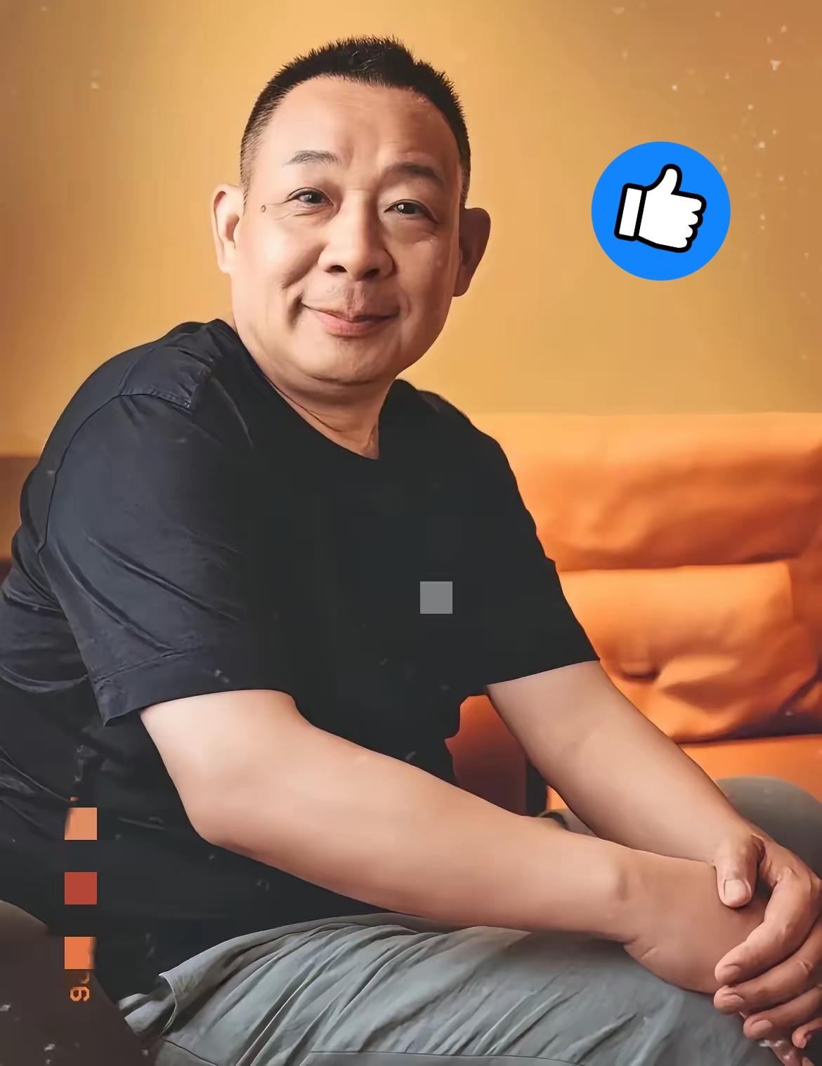 在许昌打车，我问司机：“于东来是咱这儿首富吧？”
​司机咧嘴一笑：“首富算不上，