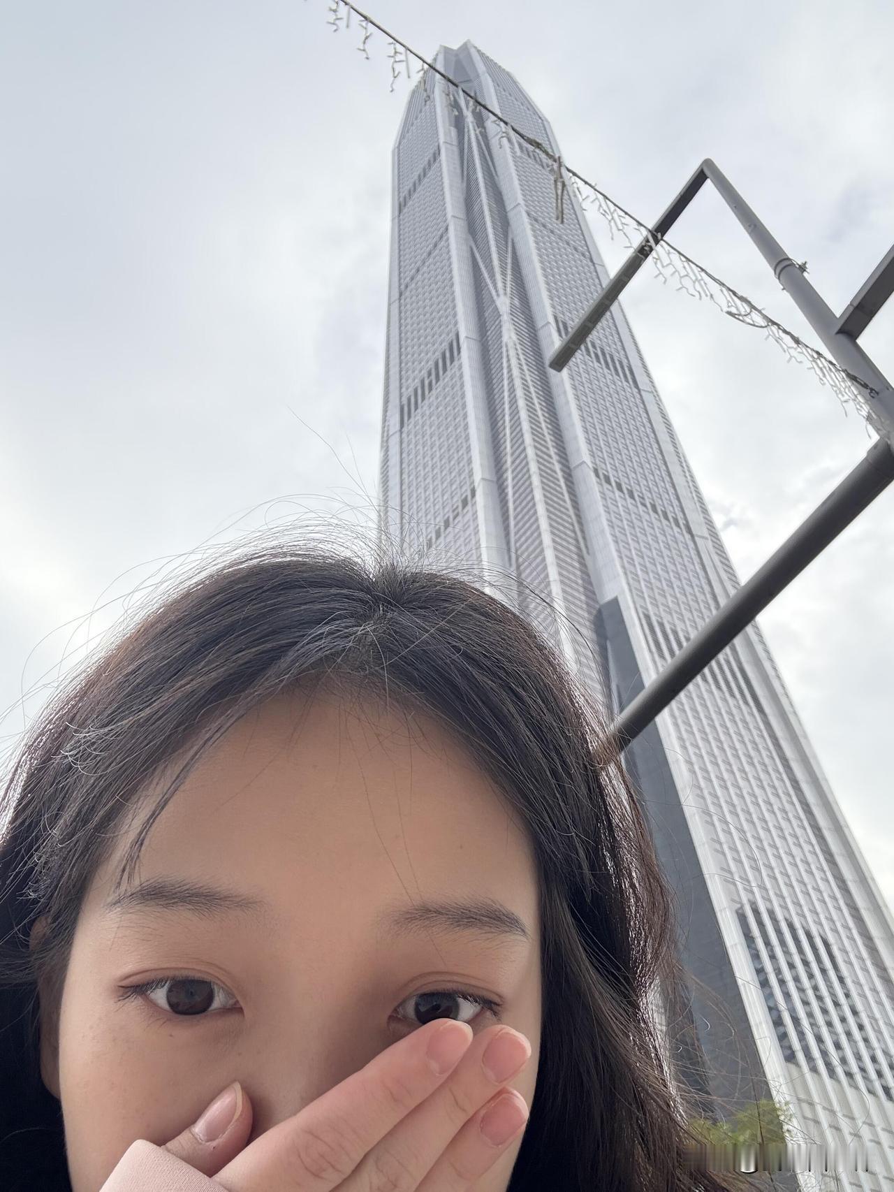 今天是实习第一天，什么都不会，发邮件总是出错，最可笑的是给所有人发了空邮件，闹了