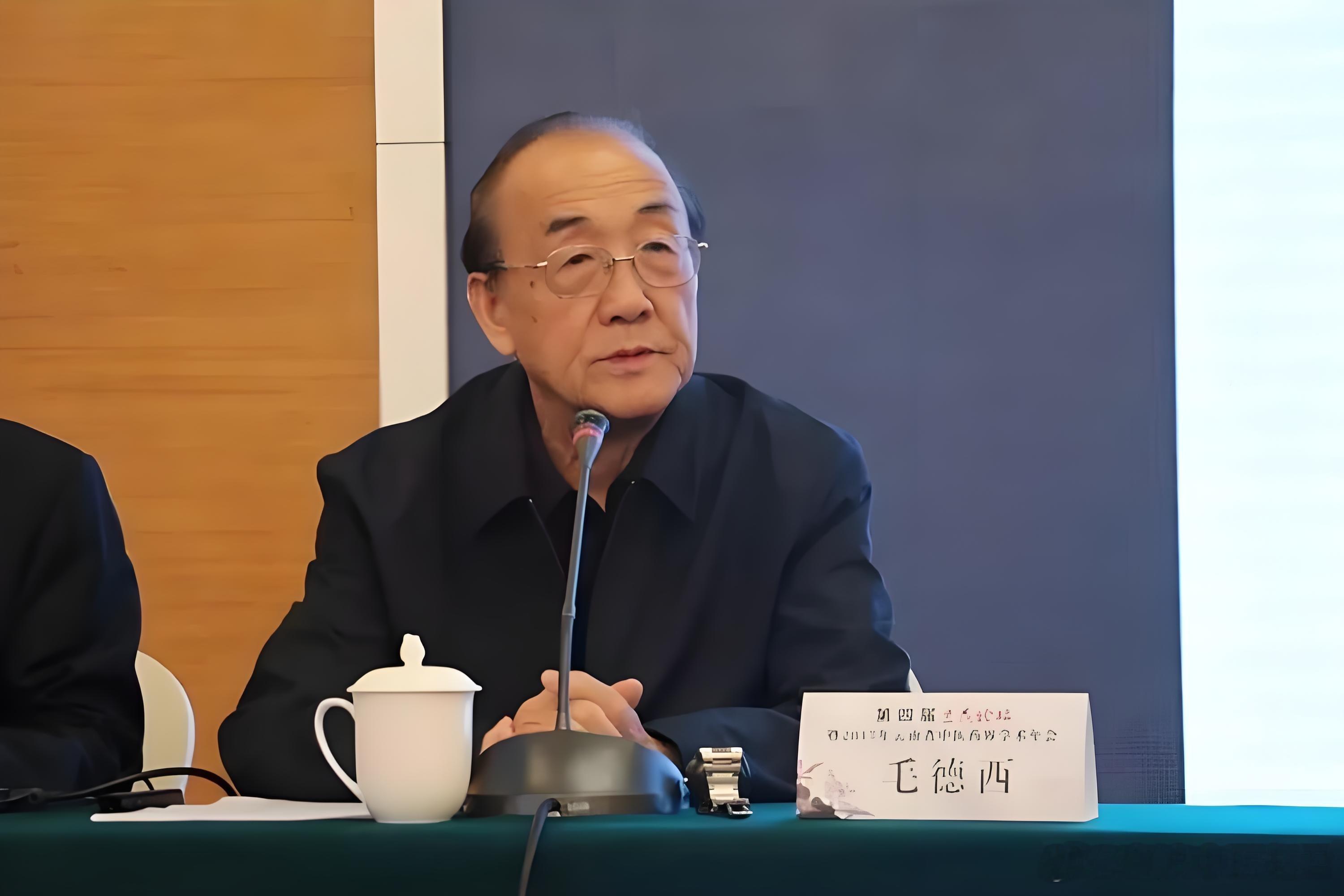 刚才听毛德西教授讲课，他是河南最负盛名的国家级名老中医之一。他讲到2023年收了
