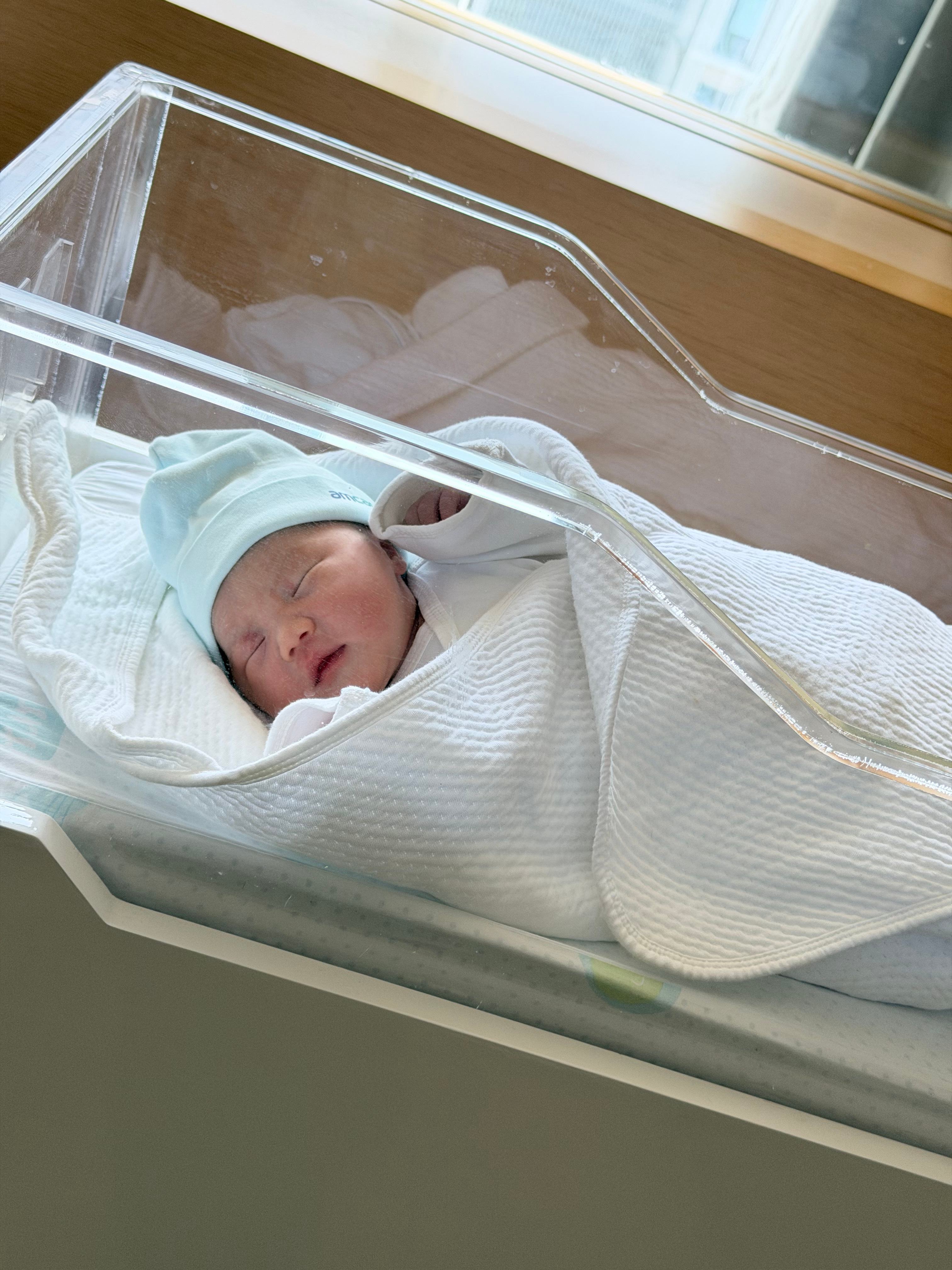 经历了31个小时顺转剖，收到了最好的礼物💕小花生🥜公主，欢迎你来到这个世界~