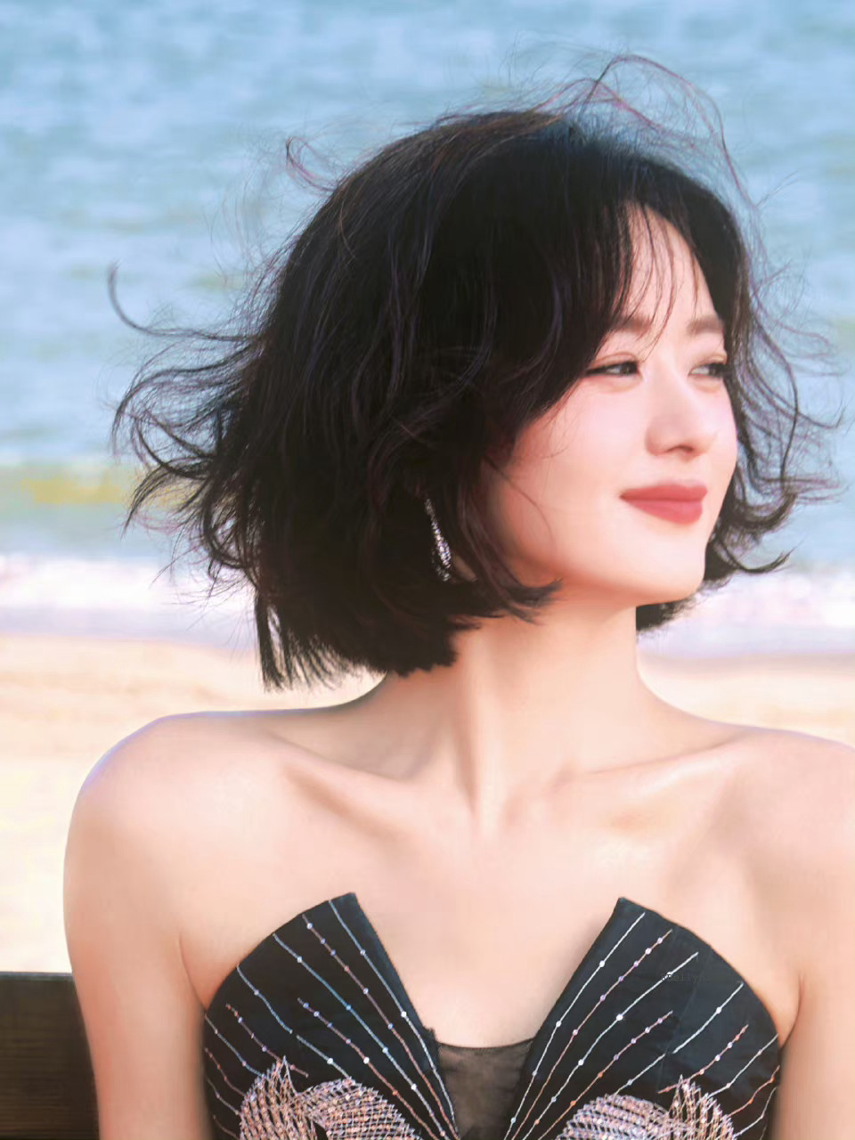 明媚漂亮的小丽呀