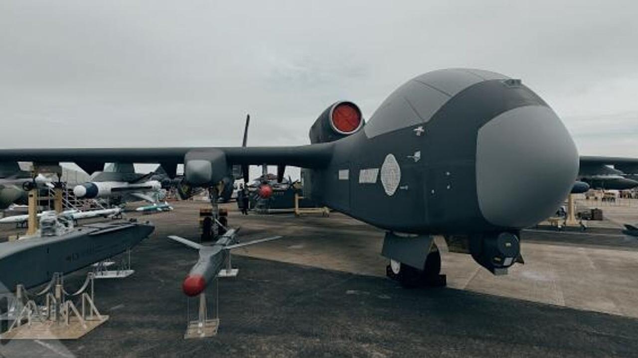 【我国自主研发的“九天”无人机成功首飞】
据新华社12月11日报道，中国航空工业