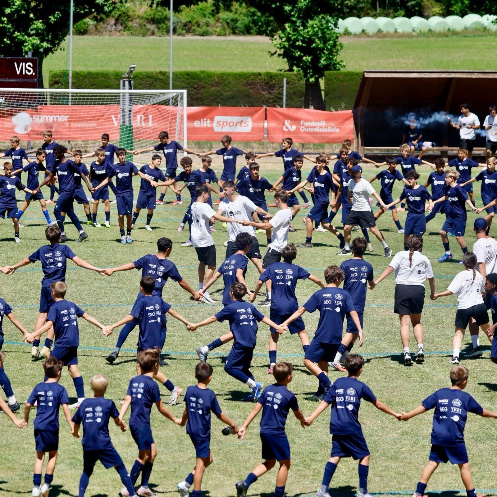 2026年“佩普夏令营”一期班结束，优秀小学员获赠哈宝球衣一件