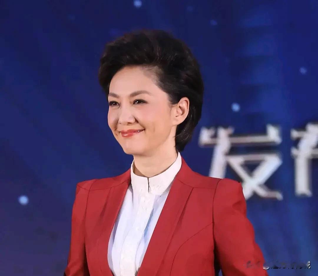 海霞！
河南郑州人，
现年53岁，
毕业于中国传媒大学，
中央广播电视总台总编室