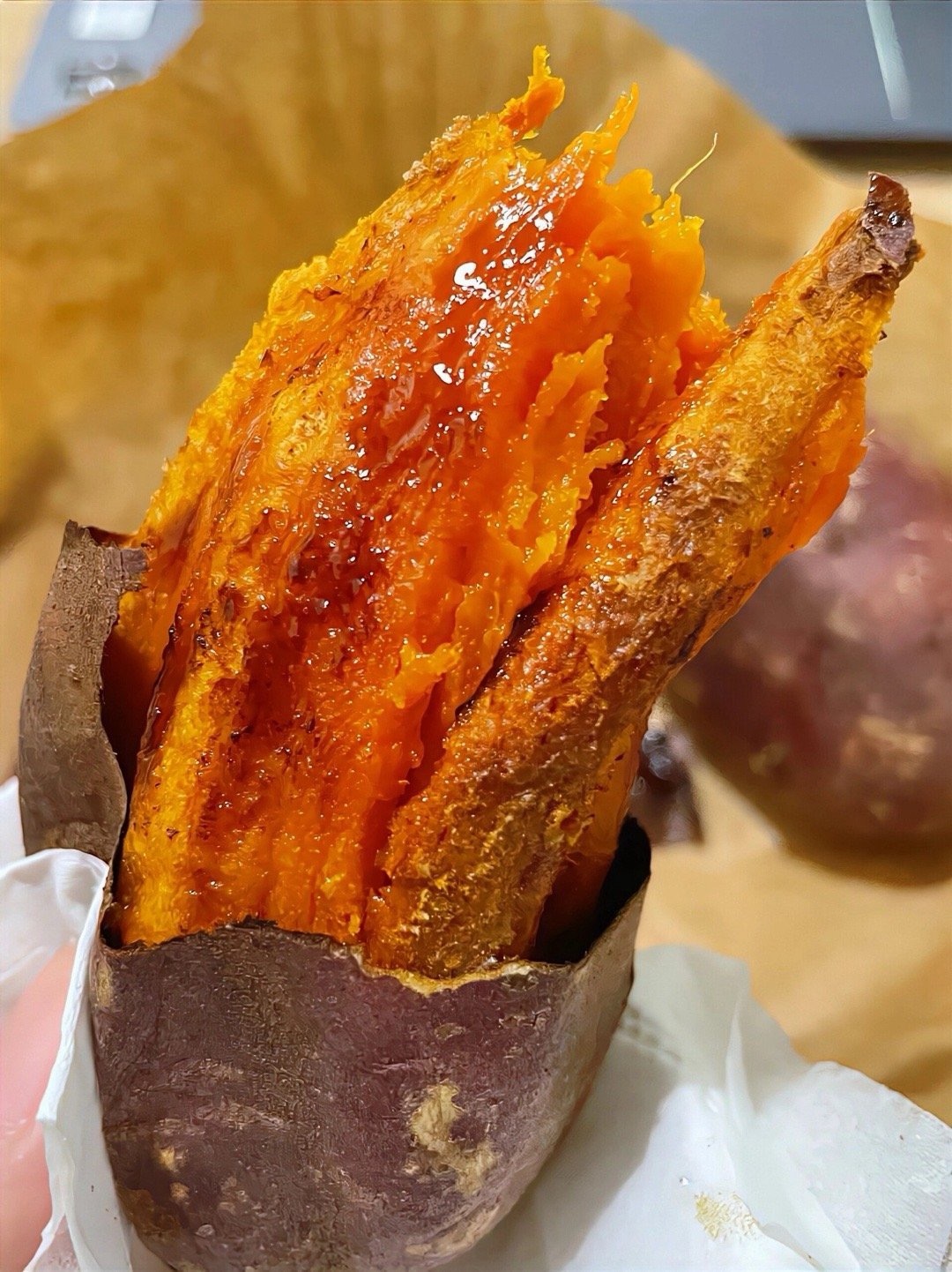 我怕鬼子如果提前放出风声要加息，到时候市场会应声而落，还是保守点吧。今天开始减持