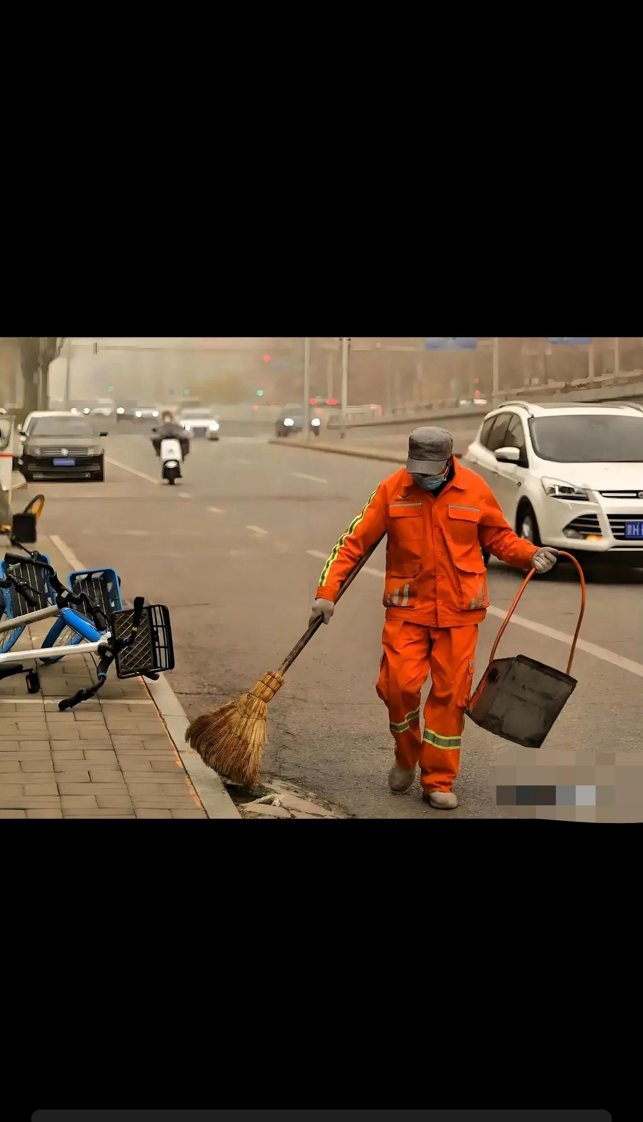 山东滨州，男子是环卫工人，扫大街时被车撞死了，被认定工亡，男子去世3年后，家属才